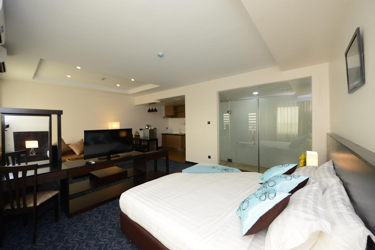 Lexus Hotel 3*